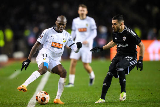 Edward Chilufya of Häcken and Elvin Jafarguliyev of Qarabag
