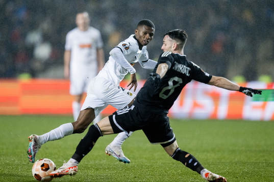 Akoua Romeo Amane of Häcken and Marko Jankovic of Qarabag