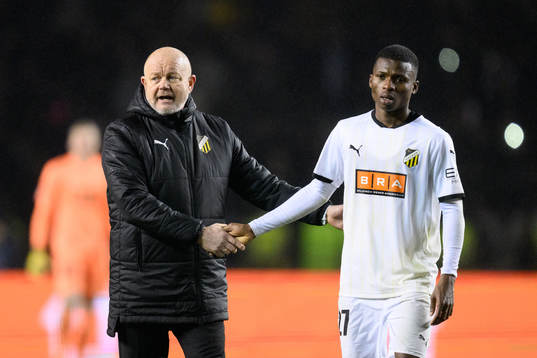 Head coach Per-Mathias Høgmo and Akoua Romeo Amane of