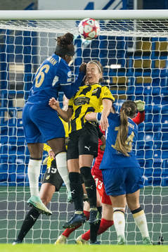 Kadeisha Buchanan and Fran Kirby of Chelsea against Aivi