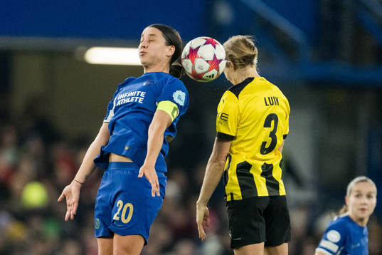 Sam Kerr of Chelsea and Aivi Luik of Häcken