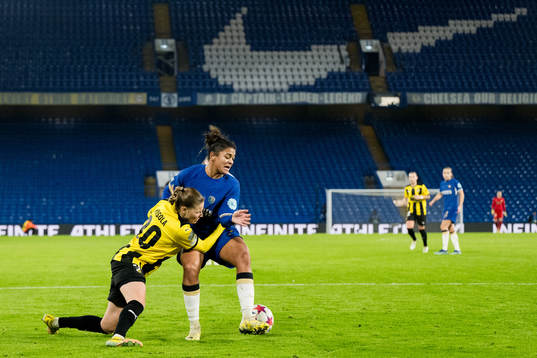 Katariina Kosola of Häcken and Jessica Carter of Chelsea