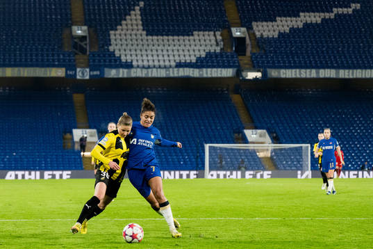 Katariina Kosola of Häcken and Jessica Carter of Chelsea