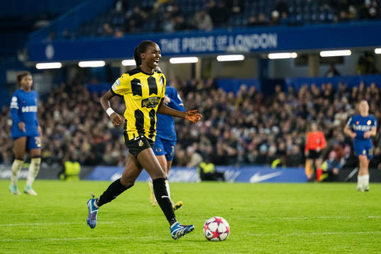 Aisha Masaka of Häcken looks dejected