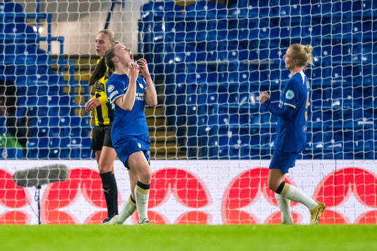 Niamh Charles of Chelsea looks dejected
