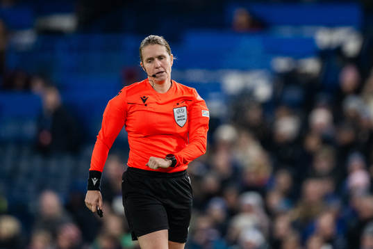 Referee Esther Staubli