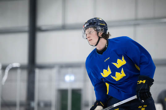 Rasmus Rudslätt of the Swedish under-20 national ice