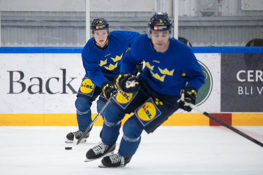 Rasmus Rudslätt of the Swedish under-20 national ice