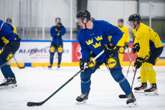 Oskar Pettersson of the Swedish under-20 national ice