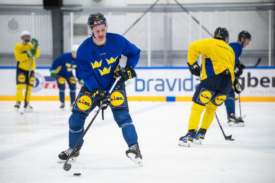 Oskar Pettersson of the Swedish under-20 national ice