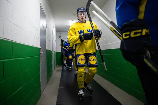 Jonathan Lekkerimäki of the Swedish under-20 national ice