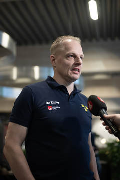 Head coach Magnus Hävelid of the Swedish under-20 national