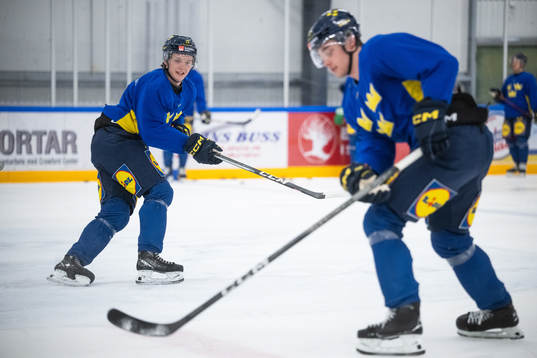 Rasmus Rudslätt of the Swedish under-20 national ice