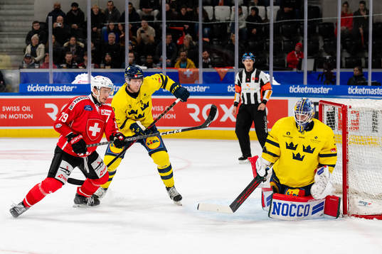 Calvin Thurkauf of Switzerland against Christian Folin and