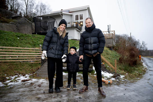 Elin Rubensson med familj i samband med att hon tilldelas