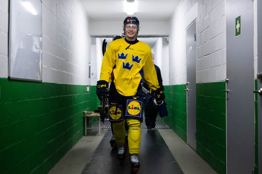 Isac Born of the Swedish under-20 national ice hockey team