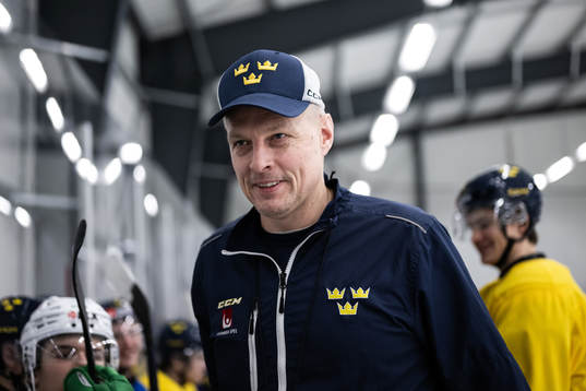 Head coach Magnus Hävelid of the Swedish under-20 national