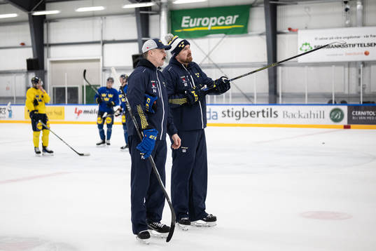 Assistant coach Pierre Johnsson and assistant coach Gereon