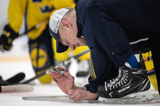 Head coach Magnus Hävelid of the Swedish under-20 national