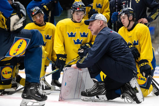 Head coach Magnus Hävelidof the Swedish under-20 national