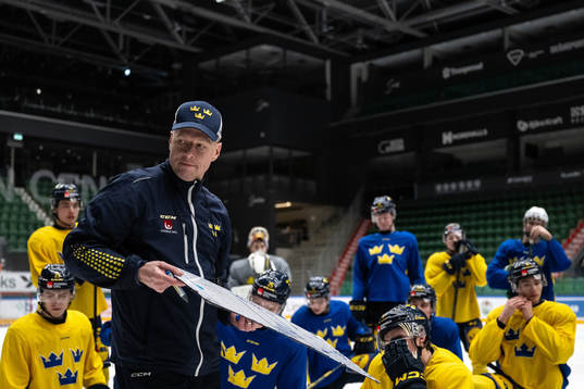 Head coach Magnus Hävelid of the Swedish under-20 national
