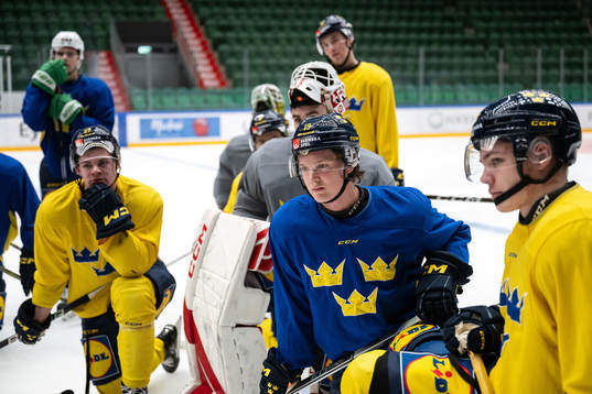 Rasmus Rudslätt of the Swedish under-20 national ice