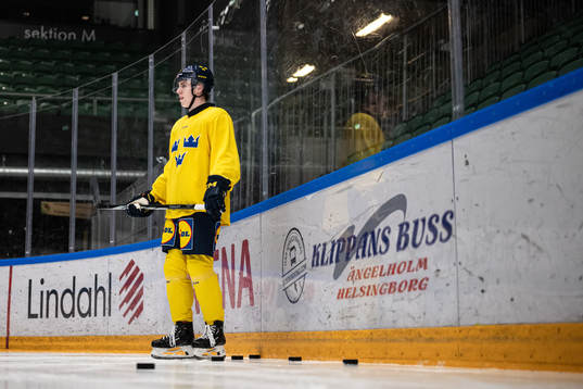 Jonathan Lekkerimäki of the Swedish under-20 national ice