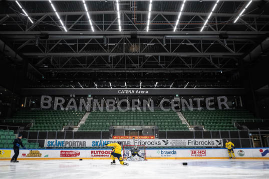 Goaltender Melker Thelin of the Swedish under-20 national