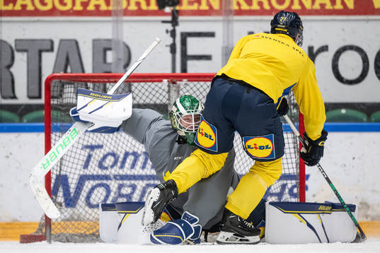 Goaltender Melker Thelin of the Swedish under-20 national