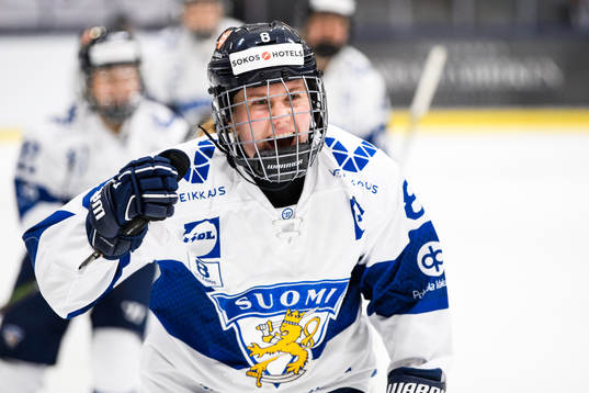 Finlands Eve Savander jublar