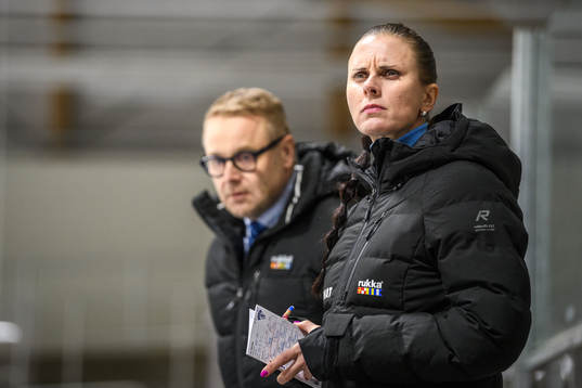 Finlands assisterande tränare Saara Niemi
