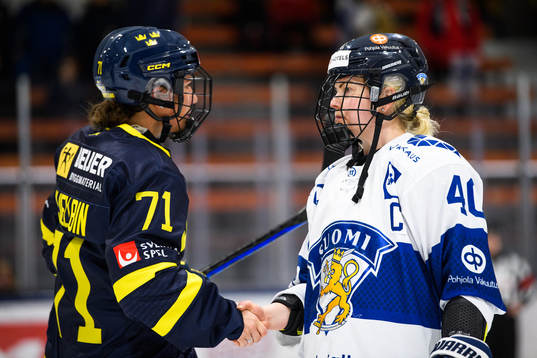 Sveriges Anna Kjellbin och Finlands Noora Tulus