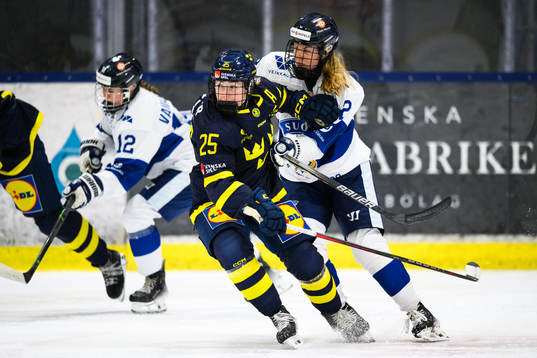 Sveriges Lina Ljungblom och Finlands Sini Karjalainen