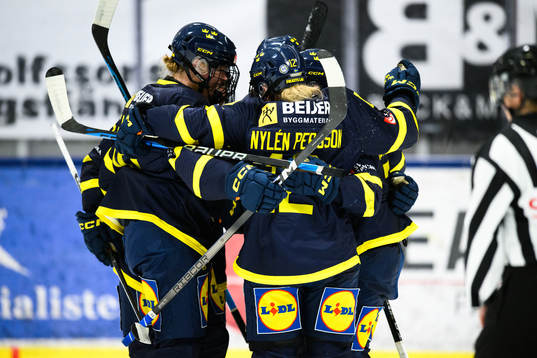 Sveriges Mira Jungåker (ej i bild) jublar med lagkamrater