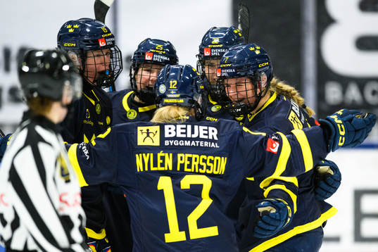 Sveriges Mira Jungåker jublar med lagkamrater