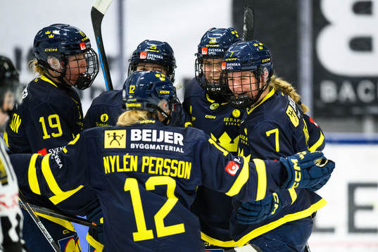 Sveriges Mira Jungåker jublar med lagkamrater