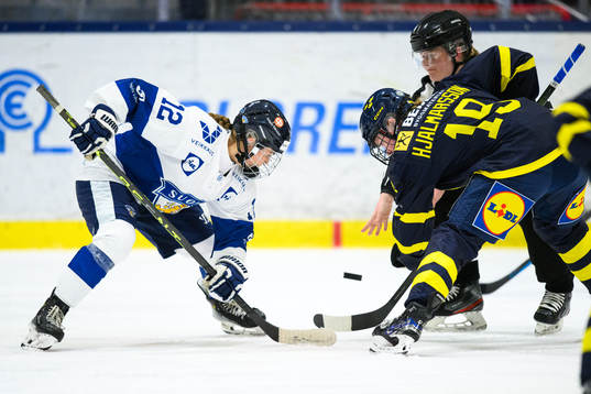Finlands Sanni Vanhanen och Sveriges Sara Hjalmarsson