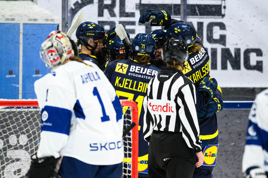 Sveriges Sofie Lundin (ej i bild) jublar med lagkamrater