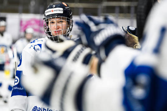 Finlands Nelli Laitinen jublar