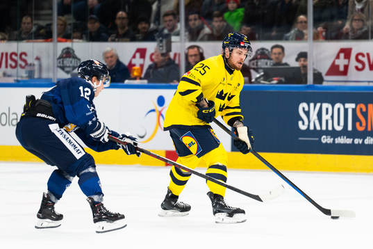 Jere Innala of Finland and Lucas Elvenes of Sweden in the