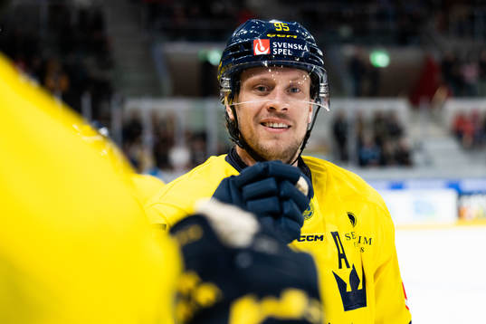 Jacob de la Rose of Sweden celebrates