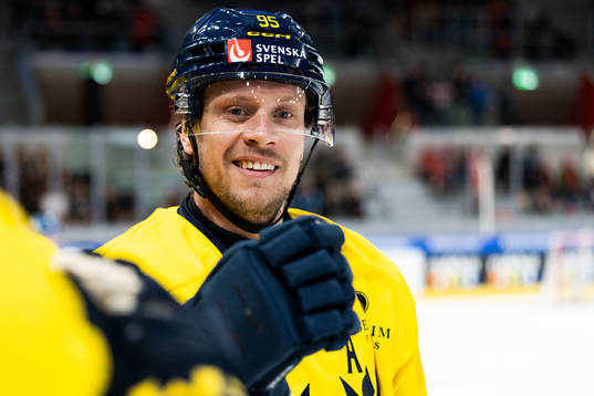 Jacob de la Rose of Sweden celebrates