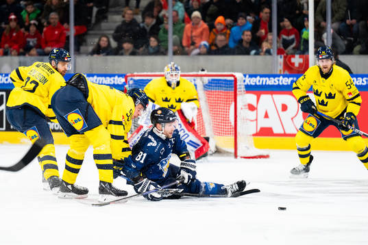 Lukas Bengtsson and Jacob de la Rose of Sweden against Iiro