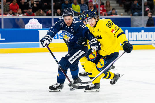 Juhani Tyrvainen of Finland and Malte Strömwall of Sweden
