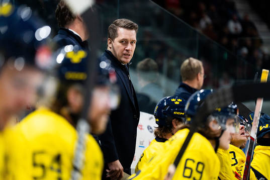 Head coach Sam Hallam of Sweden in the ice hockey game