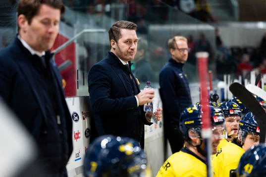 Head coach Sam Hallam of Sweden in the ice hockey game