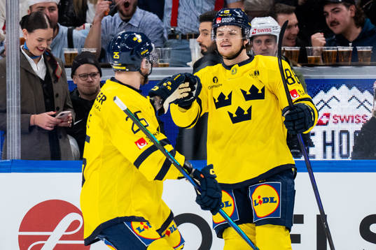 Bläddra bland fler bilder av Ice Hockey, Swiss Hockey Games, Finland - Sweden