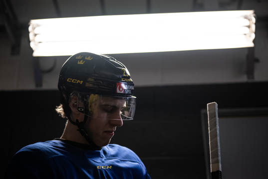 Jonathan Lekkerimäki of the Swedish under-20 national ice