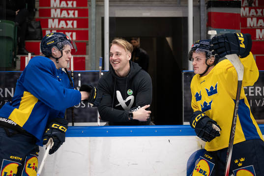 Anton Johansson and team manager Hampus Sjöström of the