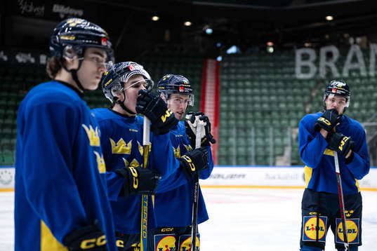 Jonathan Lekkerimäki of the Swedish under-20 national ice